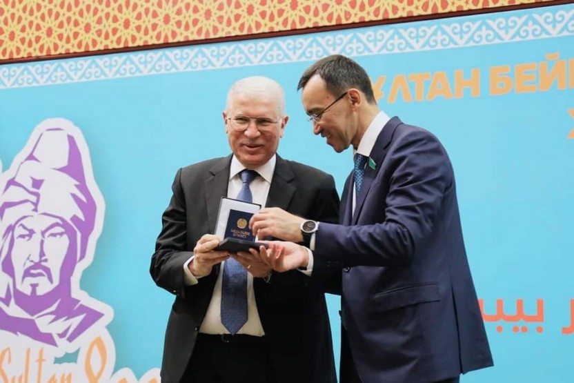 Presidential Medal from Kazakhstan to Arab Contractors in appreciation of its prominent role in restoring al-Zahir Baybars Mosque - 2023 - Kazakhstan