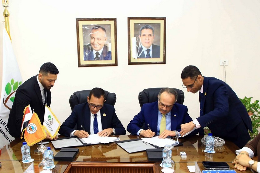 The Arab Contractors and The Egyptian Countryside Development Company Sign Contract for the Construction of a Strategic Road in West Minya Plain.