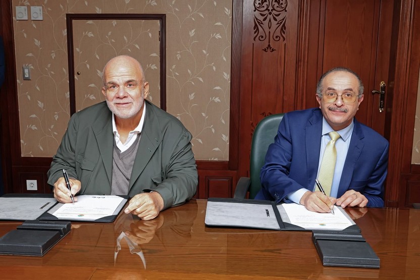 Arab Contractors constructing a floating hotel for Abercrombie & Kent