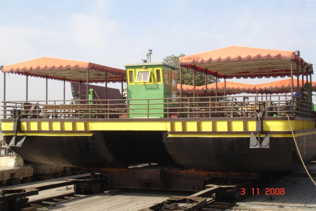 Ton Carrying Capacity Car/Passenger River Ferry